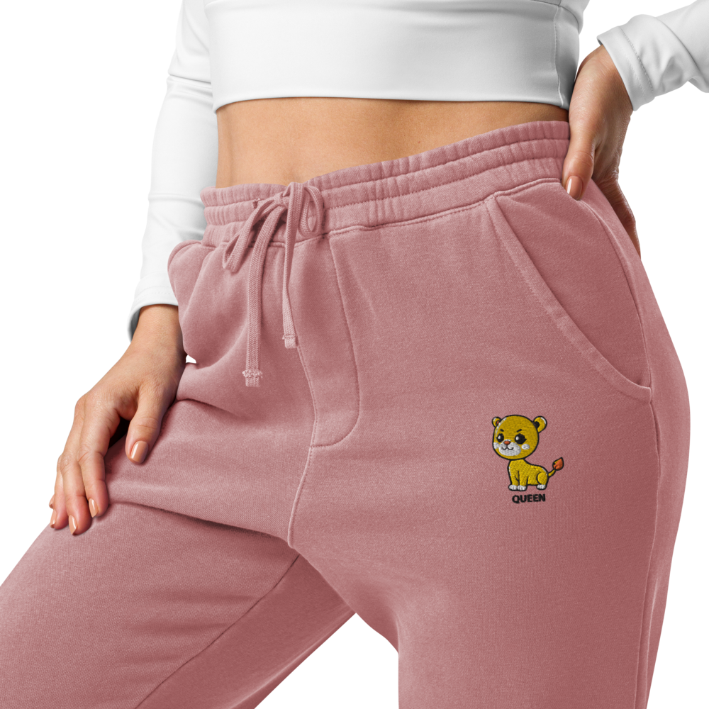 Cozy Comfi Unisex sweatpants - "Queen" Lioness